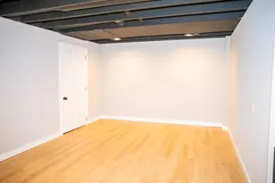 9737 S Merrill Ave, Chicago, IL 60617 - Photo 16