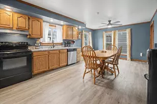 829 S Locust St, Pontiac, IL 61764 - Photo 10
