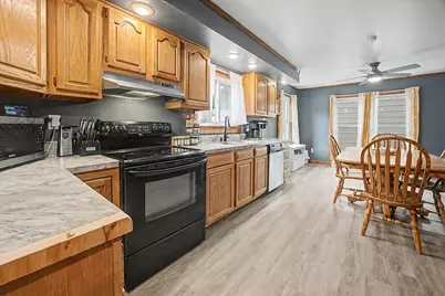829 S Locust Street, Pontiac, IL 61764 - Photo 12