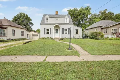 829 S Locust Street, Pontiac, IL 61764 - Photo 1