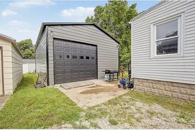 829 S Locust Street, Pontiac, IL 61764 - Photo 30