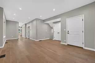 1507 W Hollywood Ave, Chicago, IL 60660 - Photo 4