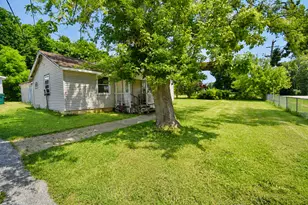 12210 W Blossom Ave, Beach Park, IL 60087 - Photo 2