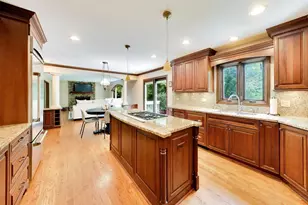 2302 Lisa Ct, Palatine, IL 60067 - Photo 8