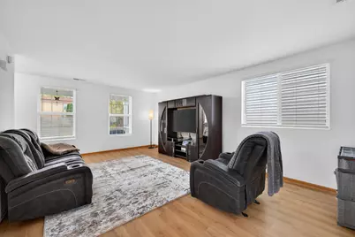 939 Four Seasons Boulevard, Aurora, IL 60504 - Photo 6