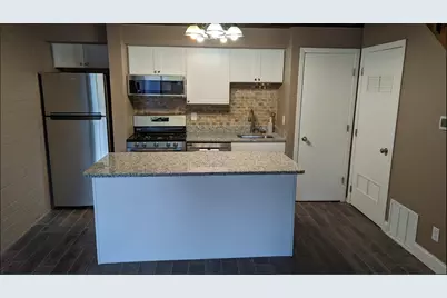503 Kenneth Circle #503, Elgin, IL 60120 - Photo 2