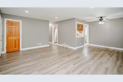 711 Schiller Street, Itasca, IL 60143 - Photo 4