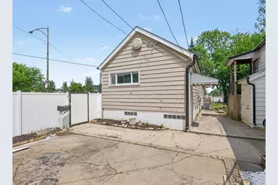 10004 S Torrence Avenue, Chicago, IL 60617 - Photo 14