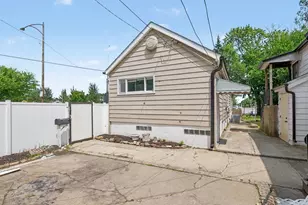 10004 S Torrence Ave, Chicago, IL 60617 - Photo 14