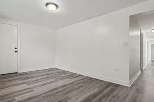 10004 S Torrence Ave, Chicago, IL 60617 - Photo 2