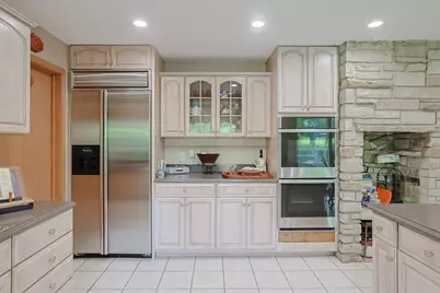 9 Camelot Drive, Oak Brook, IL 60523 - Photo 14