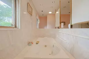 9 Camelot Dr, Oak Brook, IL 60523 - Photo 20