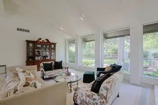 9 Camelot Dr, Oak Brook, IL 60523 - Photo 10