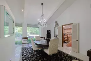 9 Camelot Dr, Oak Brook, IL 60523 - Photo 8
