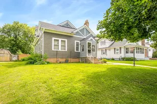 1247 W Logan St, Freeport, IL 61032 - Photo 2