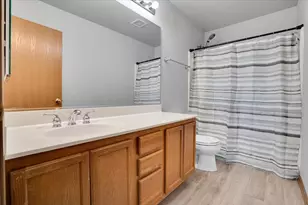 542 Waterford Ln, South Elgin, IL 60177 - Photo 24