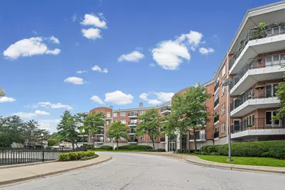 451 Town Place Circle #202, Buffalo Grove, IL 60089 - Photo 2