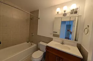 4180 N Marine Dr, Chicago, IL 60613 - Photo 8