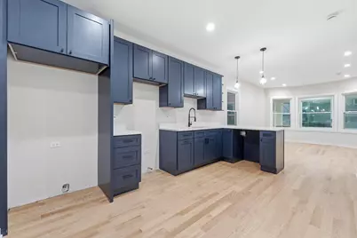 821 N Lockwood Avenue, Chicago, IL 60651 - Photo 8