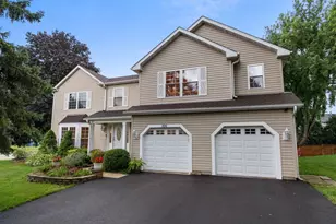 826 Pin Oak Cir, Cary, IL 60013 - Photo 1