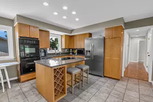 8336 W 94th St, Hickory Hills, IL 60457 - Photo 12