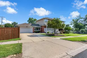 8336 W 94th St, Hickory Hills, IL 60457 - Photo 4