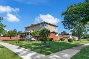 8336 W 94th St, Hickory Hills, IL 60457 - Photo 6