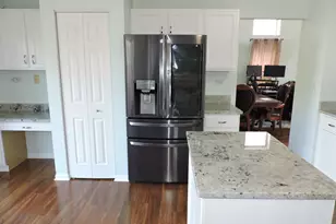 9034 Hillcrest Ln, Woodridge, IL 60517 - Photo 12