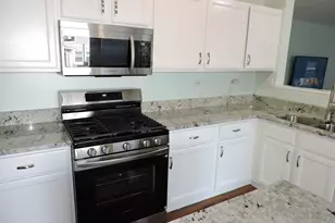 9034 Hillcrest Ln, Woodridge, IL 60517 - Photo 10