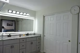 9034 Hillcrest Ln, Woodridge, IL 60517 - Photo 32