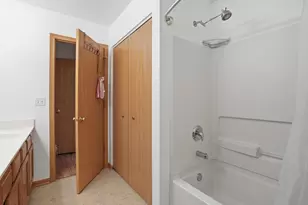 240 S Alder Creek Dr, Romeoville, IL 60446 - Photo 20