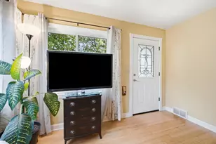 3123 W Howard St, Chicago, IL 60645 - Photo 4