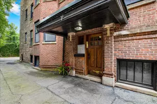 907 W Ainslie St, Chicago, IL 60640 - Photo 2