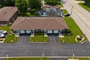 11455 Crossings Ct, Alsip, IL 60803 - Photo 2