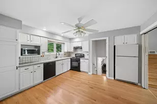 17W320 Scheel Dr, Willowbrook, IL 60527 - Photo 6