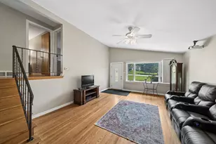 17W320 Scheel Dr, Willowbrook, IL 60527 - Photo 2