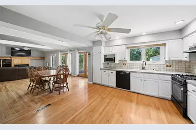 17W320 Scheel Drive, Willowbrook, IL 60527 - Photo 4