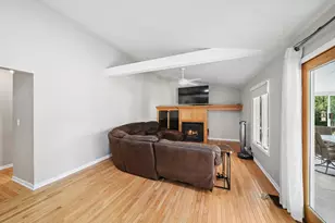 17W320 Scheel Dr, Willowbrook, IL 60527 - Photo 8