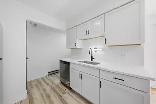1S215 Holyoke Ln, Villa Park, IL 60181 - Photo 8