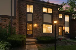 1S215 Holyoke Ln, Villa Park, IL 60181 - Photo 2