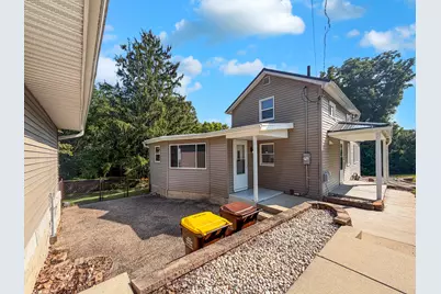 300 E 2nd Street, Orangeville, IL 61060 - Photo 2