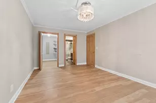 930 Perrie Dr, Elk Grove Village, IL 60007 - Photo 4
