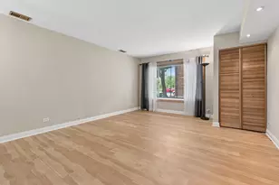930 Perrie Dr, Elk Grove Village, IL 60007 - Photo 10