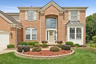 8 Orchid Ct, Streamwood, IL 60107 - Photo 2
