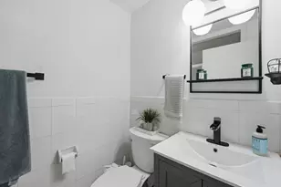 572 N Walnut Ln, Schaumburg, IL 60194 - Photo 24