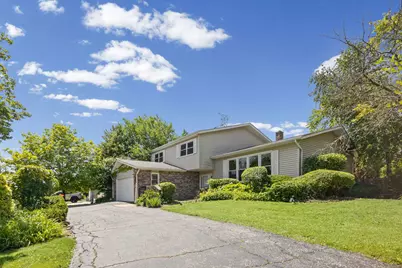 219 W Appletree Lane, Arlington Heights, IL 60004 - Photo 2