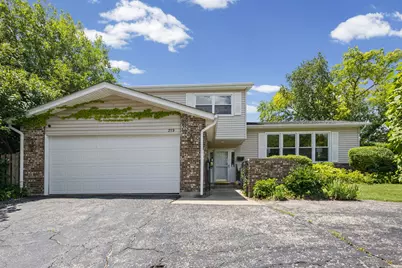 219 W Appletree Lane, Arlington Heights, IL 60004 - Photo 1