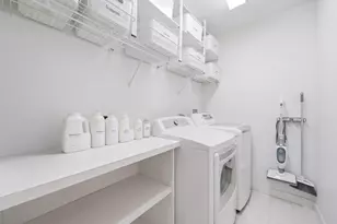 55 E Erie St, Chicago, IL 60611 - Photo 14