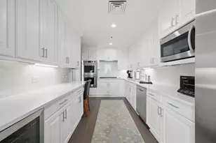 55 E Erie St, Chicago, IL 60611 - Photo 6