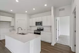 6284 Redwood Trl, Wonder Lake, IL 60097 - Photo 4
